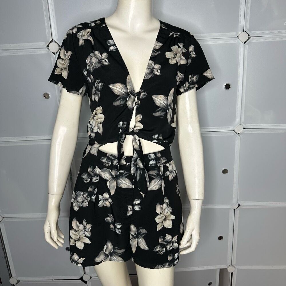 Ecru Lab Floral Cutout Shirts Romper Size Medium